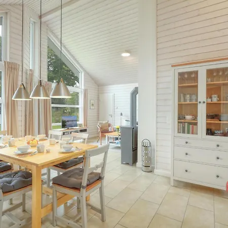Stunning Home In Krems Iiwarderbrueck With Sauna *