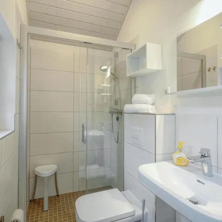Stunning Home In Krems Iiwarderbrueck With Sauna * Gols