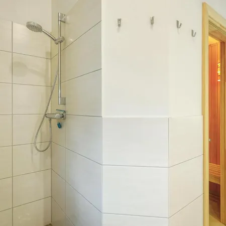 Stunning Home In Krems Iiwarderbrueck With Sauna